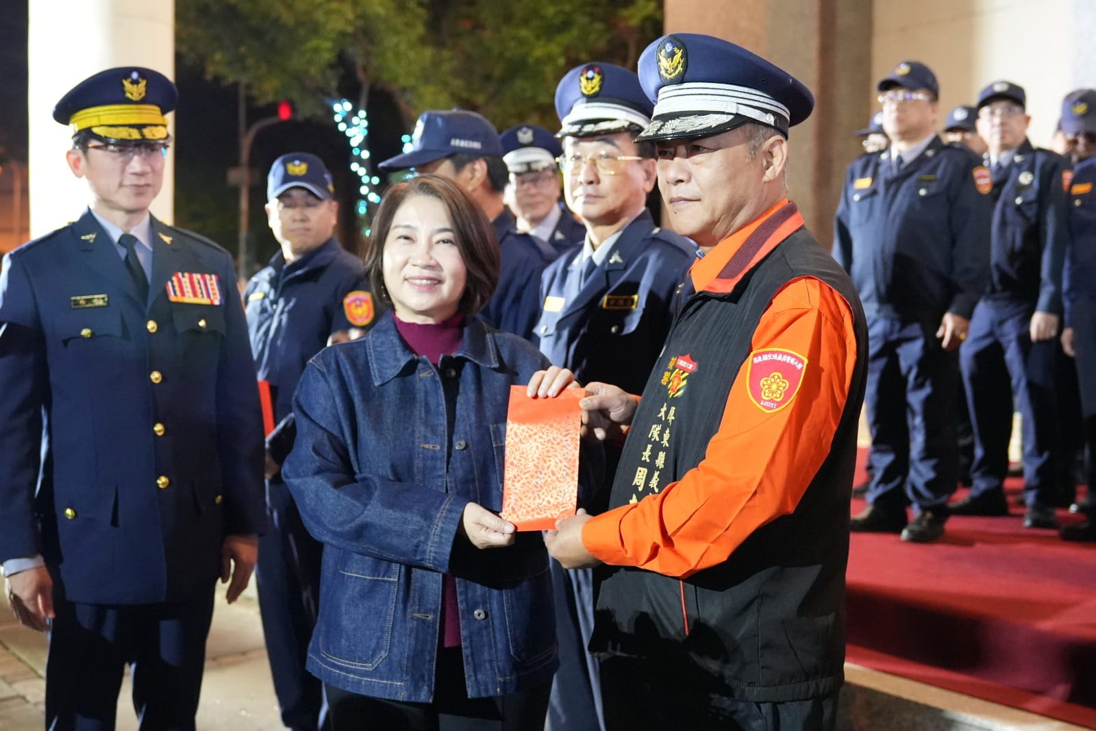 馬年春安提前開跑，周春米縣長校閱警民力，屏警啟動威力掃蕩展現護民決心