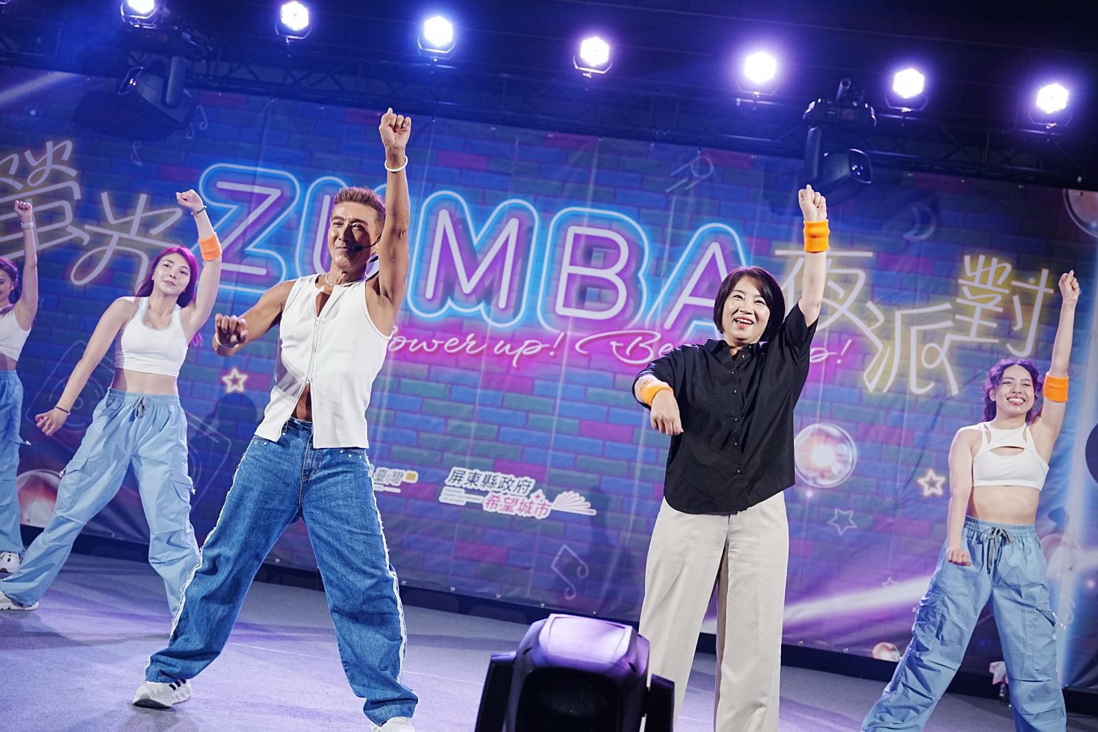 千人共舞！屏東「螢光ZUMBA夜派對」熱情開跳，雨中依舊舞力全開