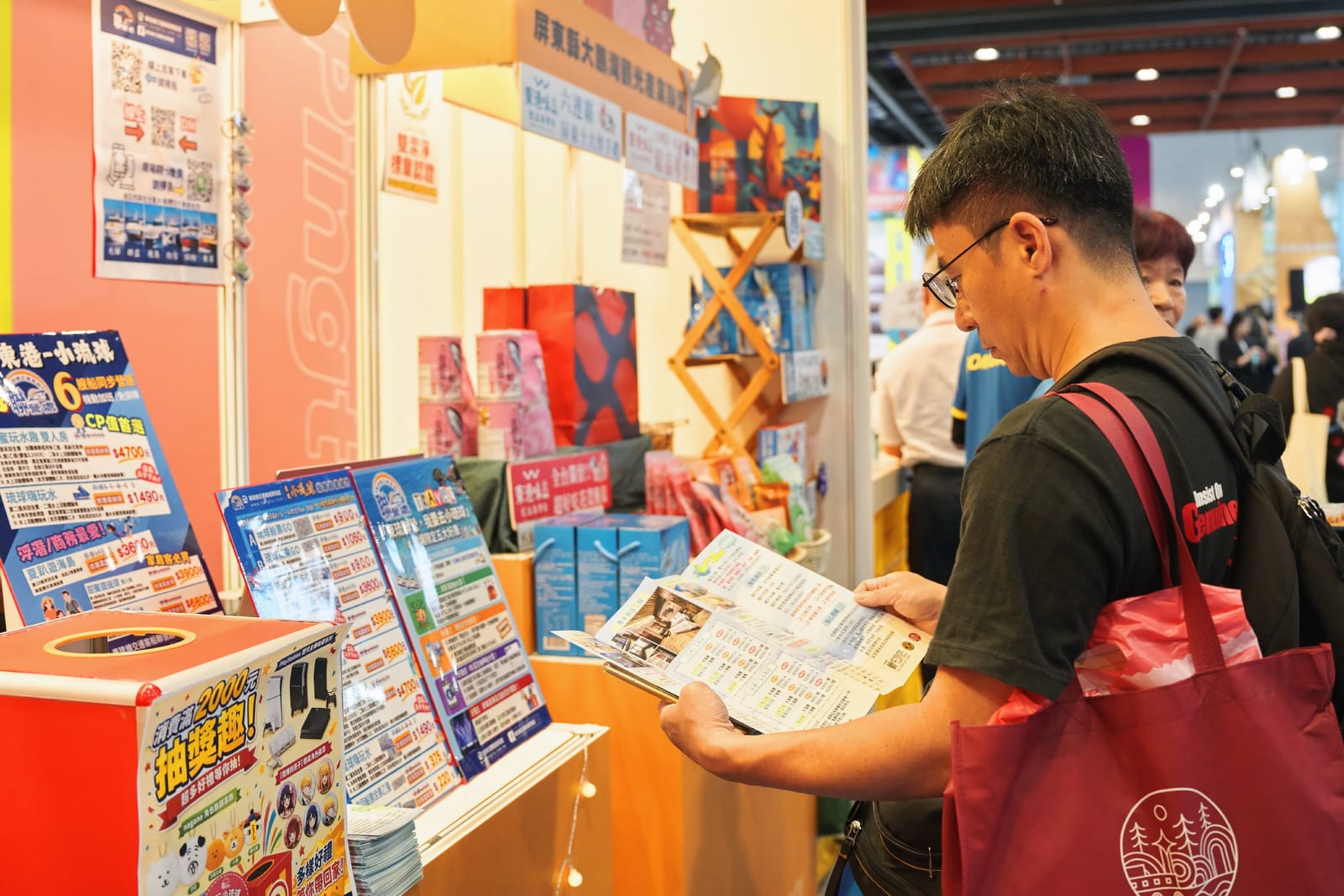2026台北國際觀光博覽會盛大開幕，屏東館化身城市遊樂園，帶領民眾與南國小怪獸展開奇幻冒險
