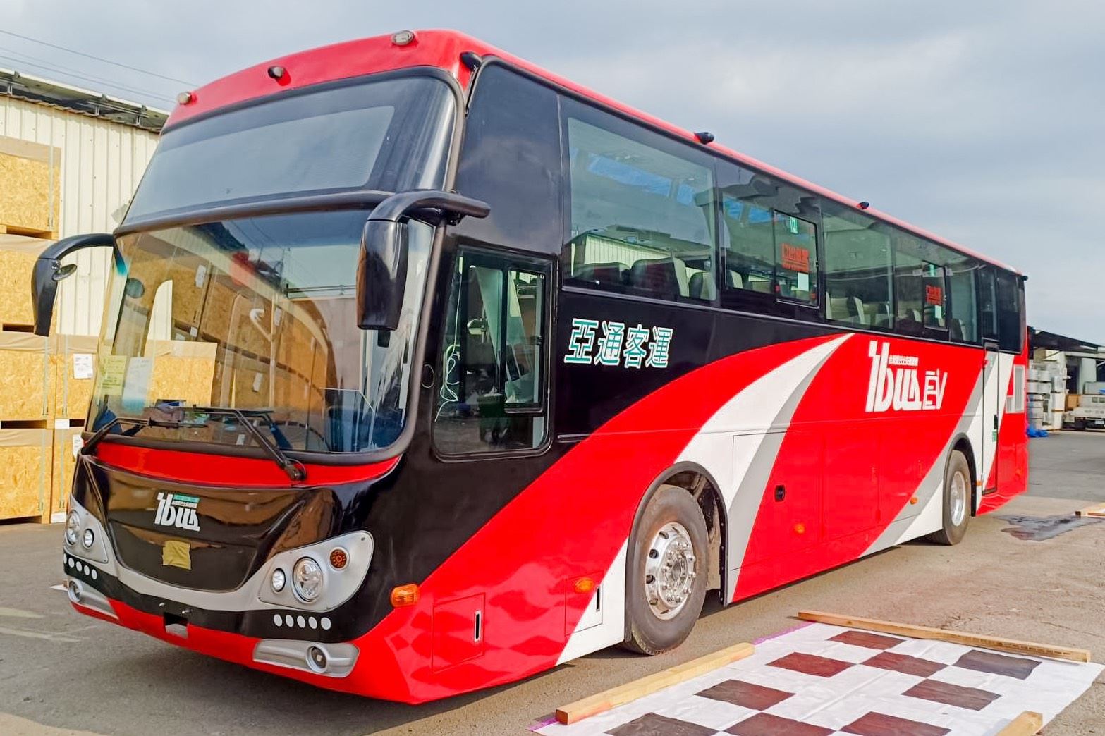桃園市電動公車啟用典禮隆重登場，張善政市長宣布2030年全面電動化目標穩步推進