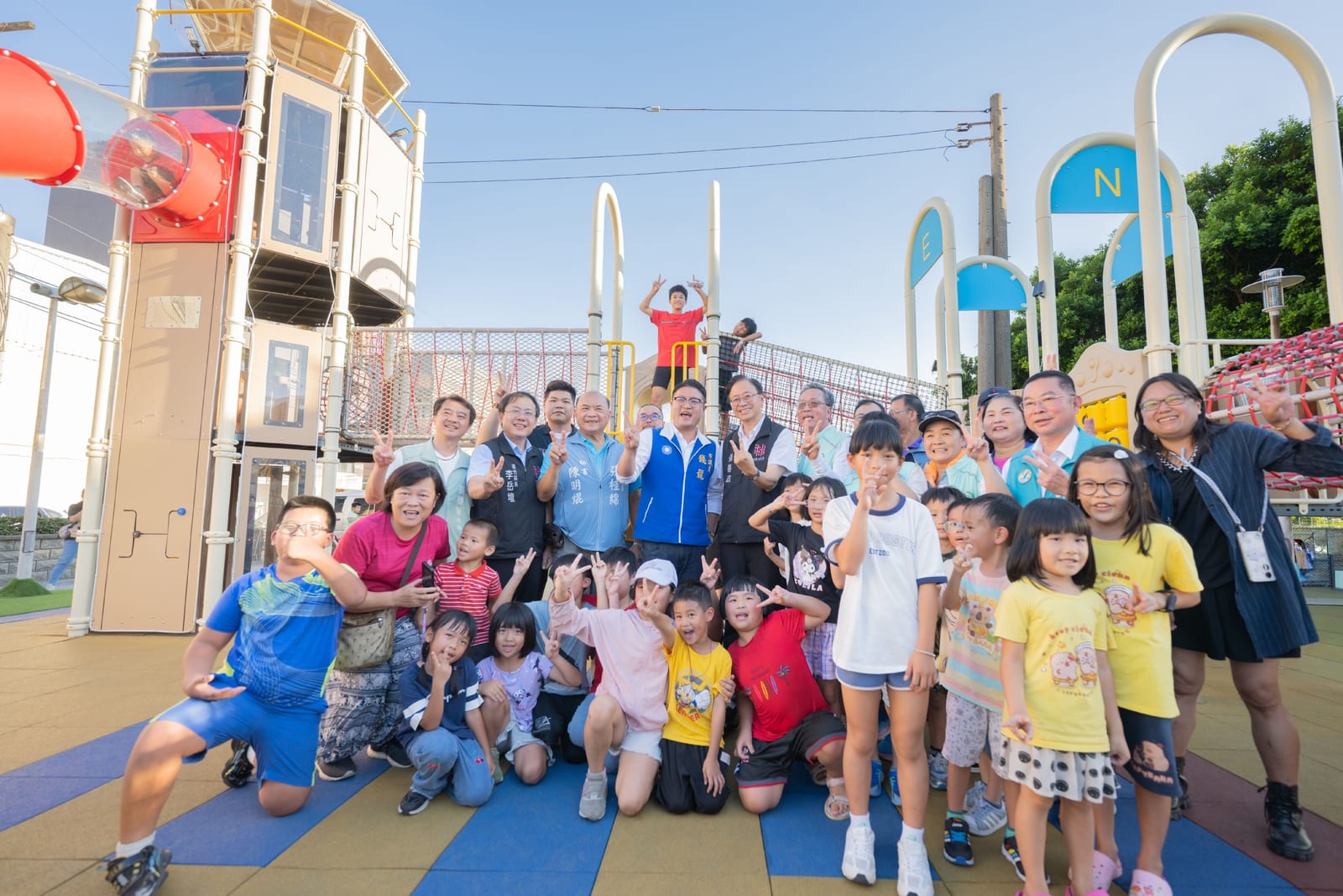 海寧公園兒童遊戲場全新升級啟用，張善政市長：打造親子共享的宜居海岸