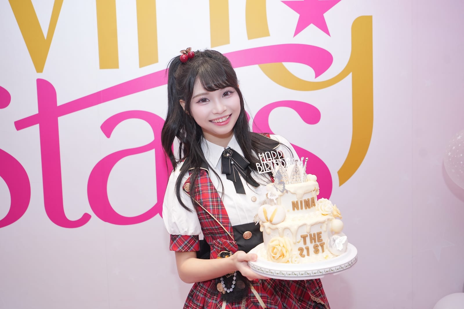Wing Stars五月生日會登場！團員家人驚喜現身惹哭Nina 筱雯化身大「筱」姐全場笑聲不斷