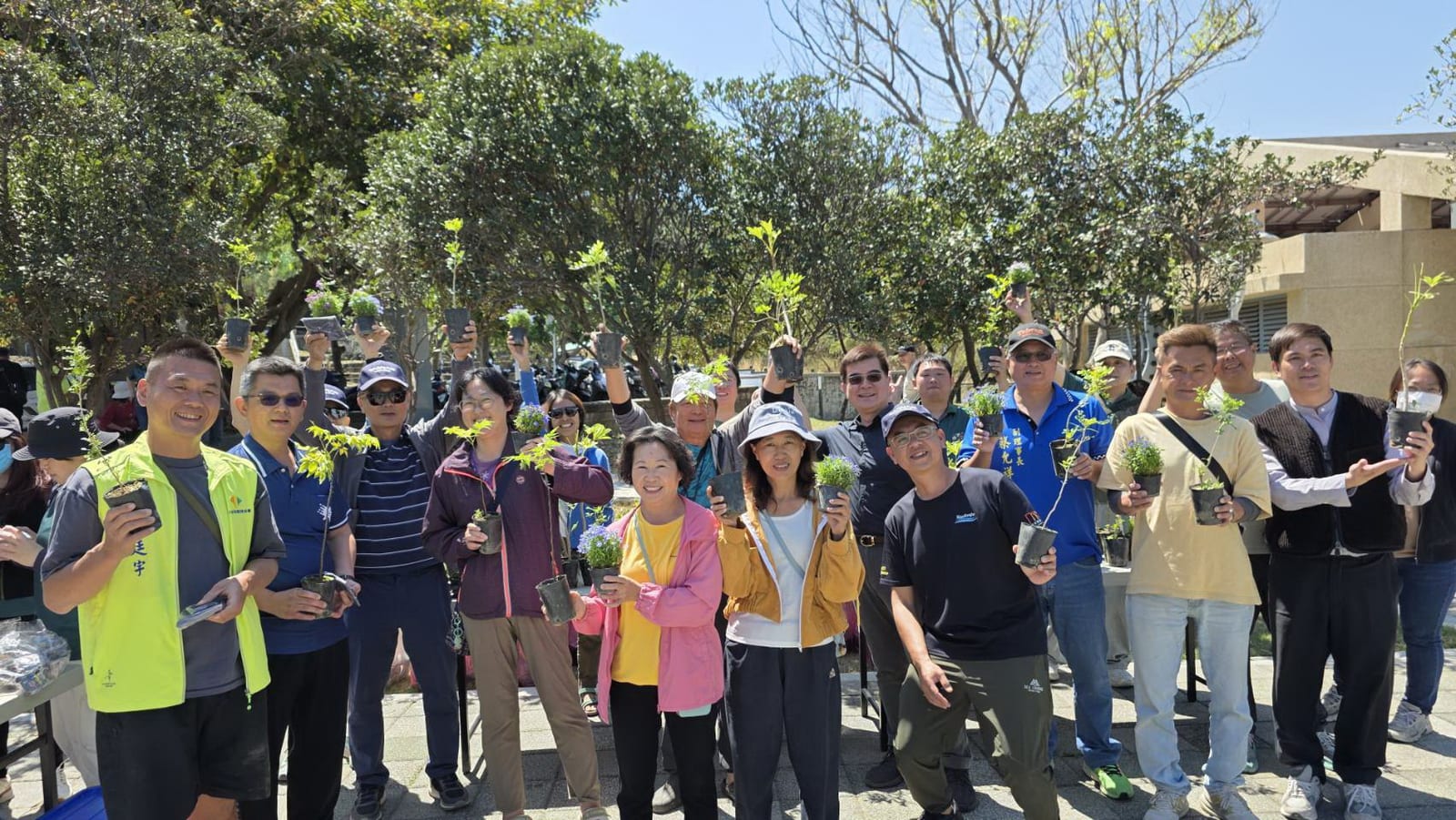 安全永續、綠動琉球！鵬管處啟動「旅遊安全週」植樹行動—建構淨零碳匯與平安觀光的雙重防護網