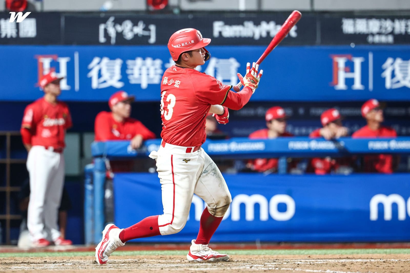 伍鐸穩健6局無失分，吉力吉撈3分砲助威，味全龍3：1奪勝