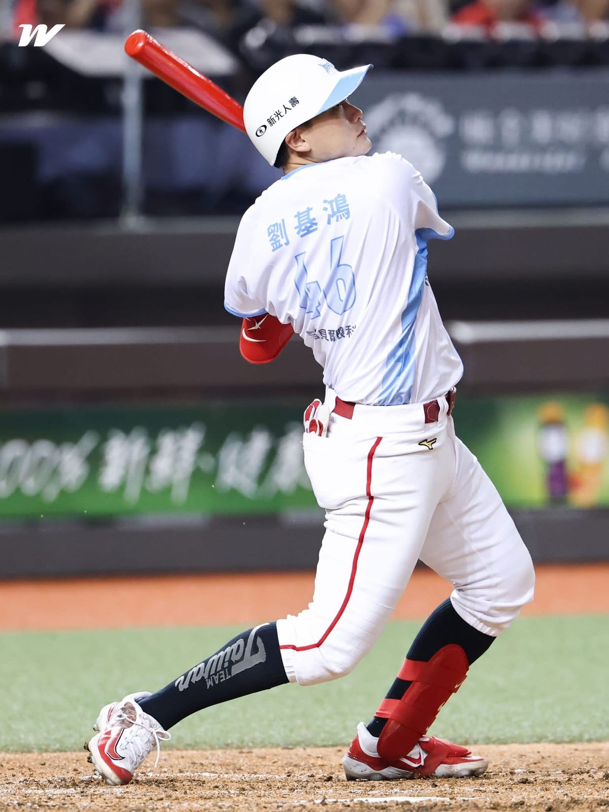 九局下龍將的最後反攻，林智勝在滿場4萬名觀眾的歡呼聲中上場代打