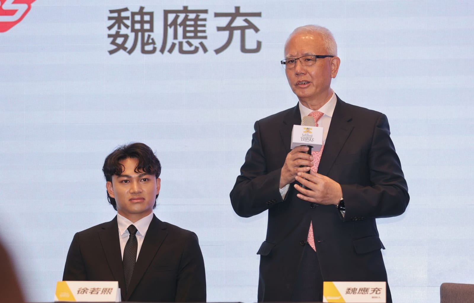 味全龍與福岡軟銀鷹簽訂三年合作協議，推動台日職棒深度交流