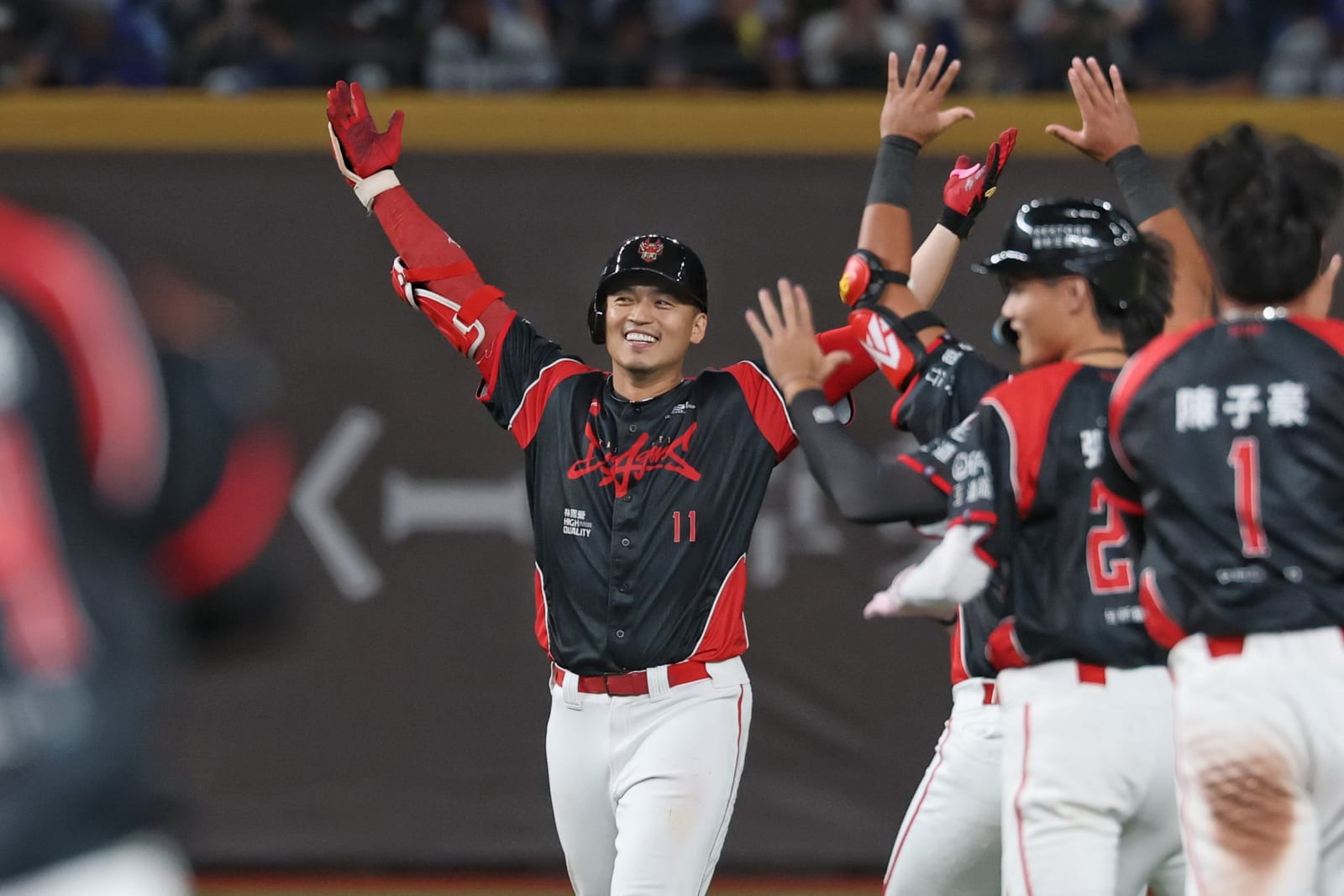 味全龍攜手LG TWINS打造「Red 가자!」韓風熱潮 兩日吸引破3萬球迷進場