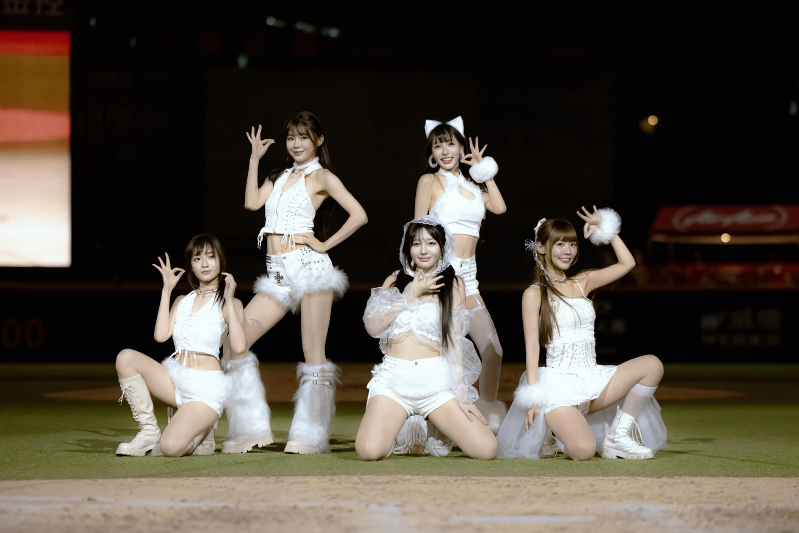 味全龍攜手台新新光金控打造「魔女的盛宴DB SHOW」主題日，天母主場湧2.6萬名球迷探訪魔幻古堡魅力！