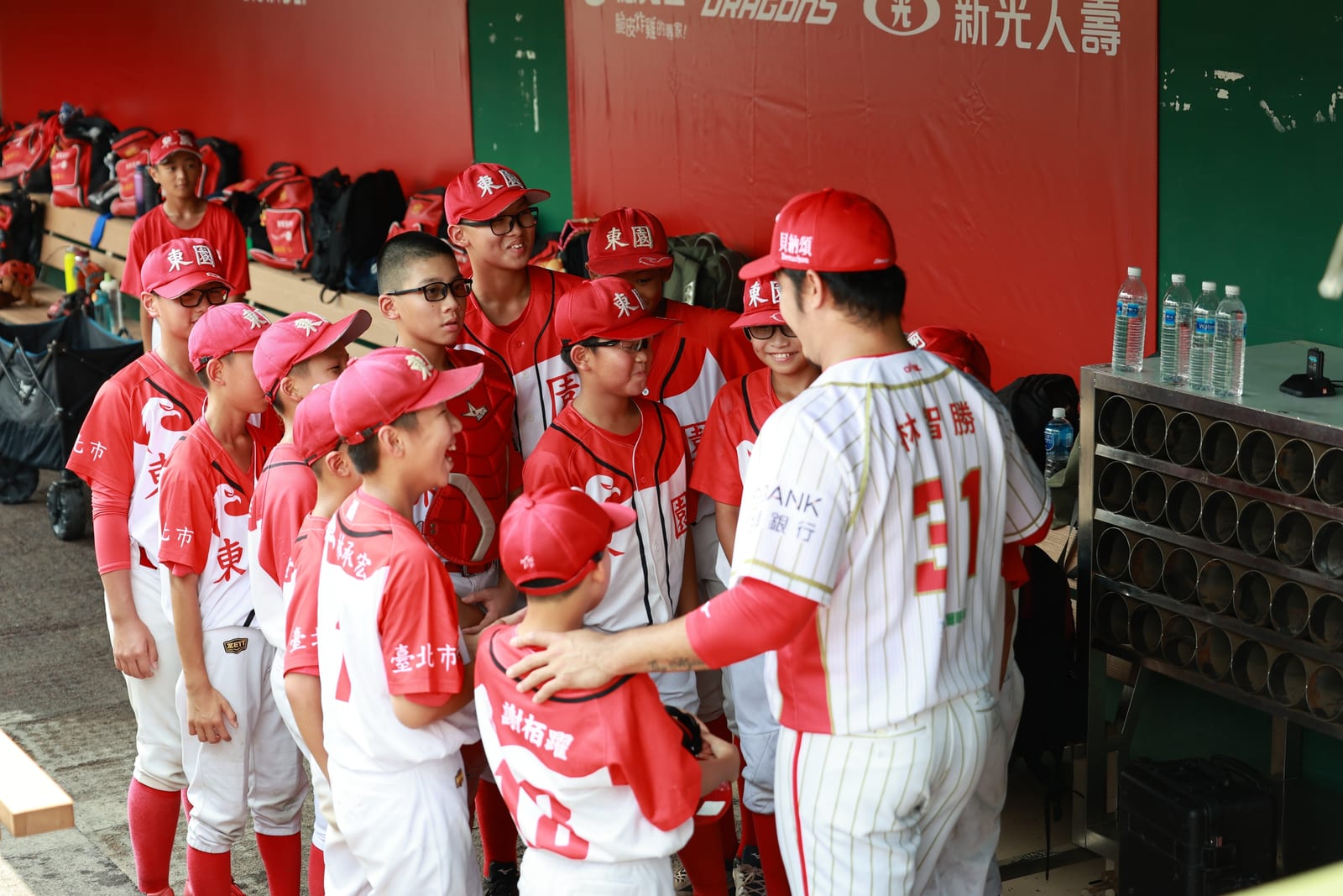 換個位子，從心開始！味全龍球星「大師兄」林智勝退役後，成為北市心理健康大使