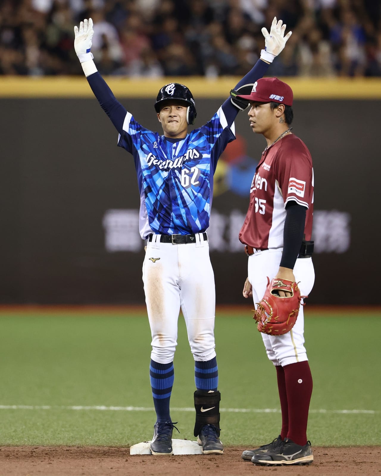 富邦悍將臺北大巨蛋熱情開轟,林岳谷生涯首MVP耀眼奪勝