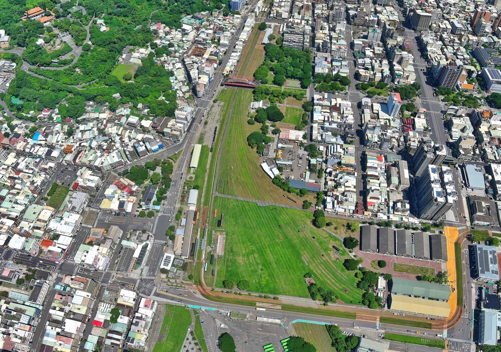 高雄港站文化景觀活化與城市轉型：中央與地方攜手打造三贏新局
