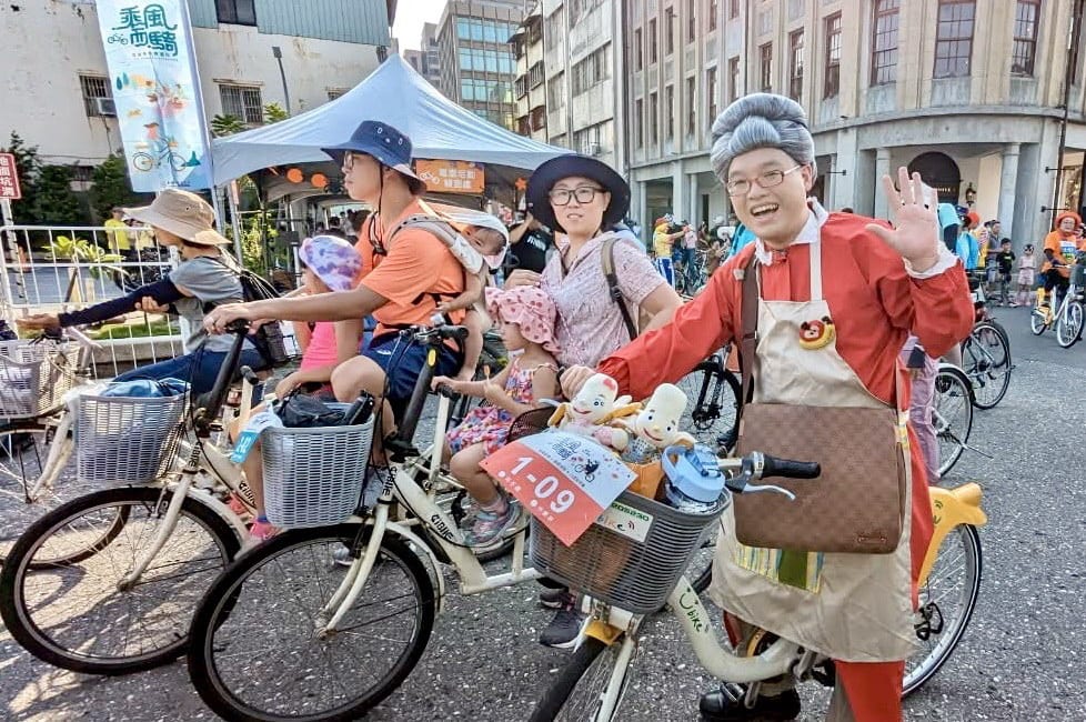 2025高雄乘風而騎盛大開跑，9/21三塊厝車站復古登場，單車微旅行熱烈報名中