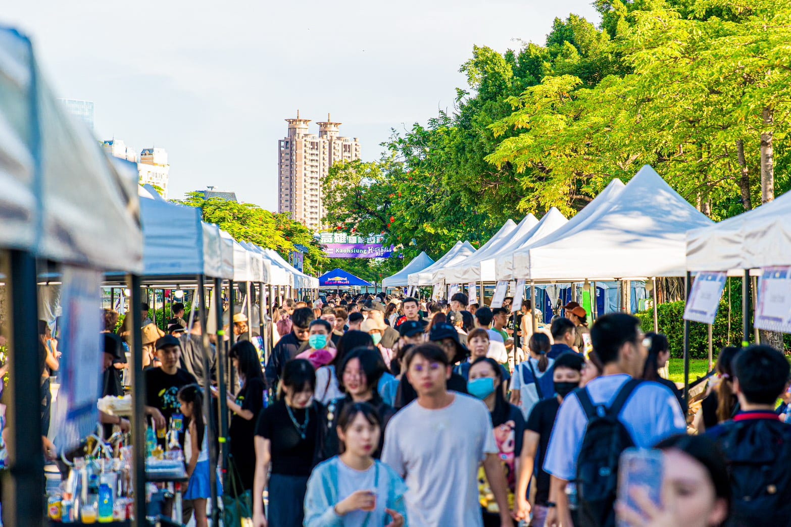 夏末初秋最Chill盛會「2025高雄雄嗨調酒節」9/13登場，超過70家酒吧餐飲齊聚愛河