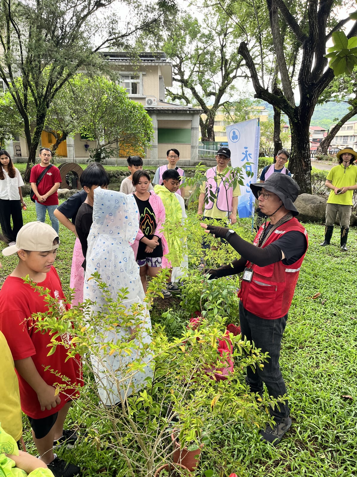 產官學攜手護生態!龍興國小、茂管處與永日化學,共植蜜源植物,築起紫斑蝶遷徙廊道