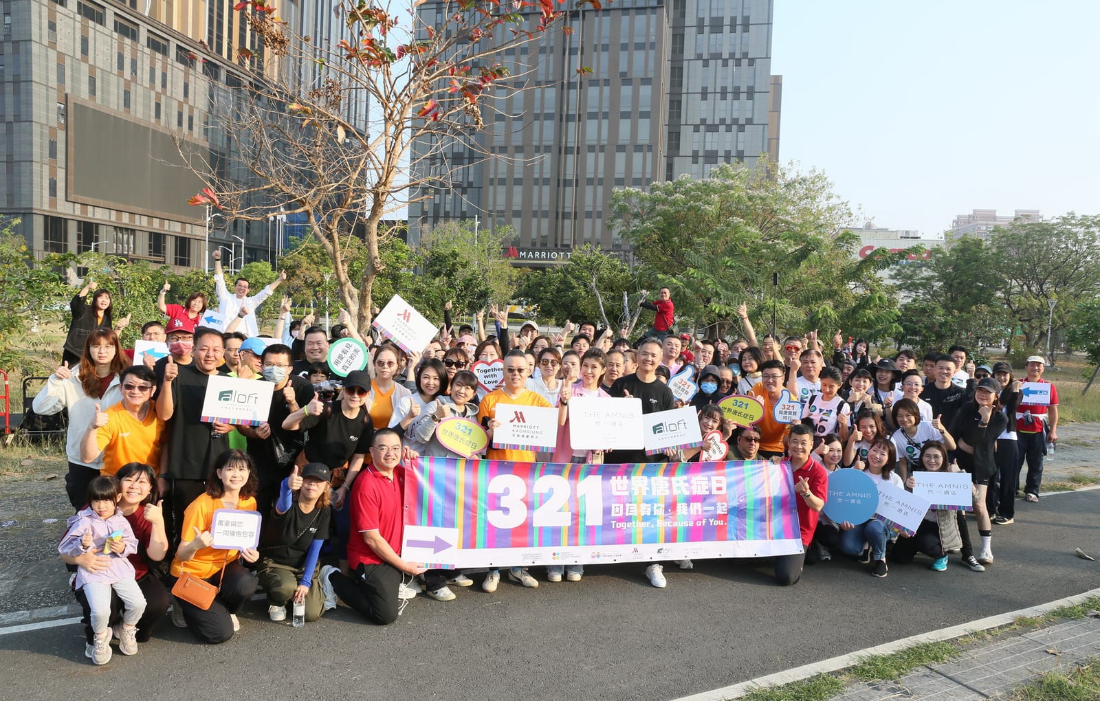 高雄萬豪酒店響應328關燈一小時，熄燈7,704盞守護地球，攜手公益傳遞愛