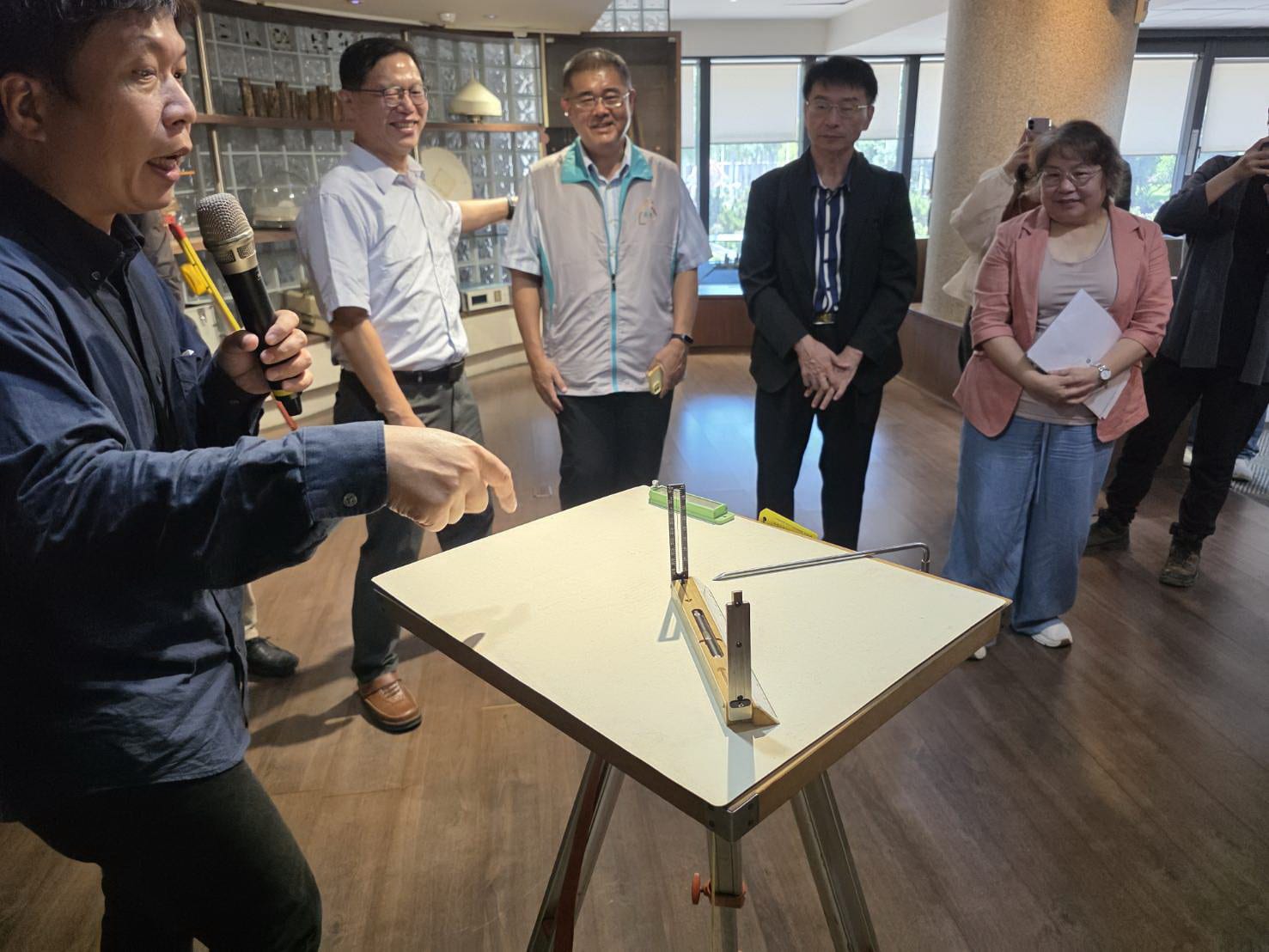 從步步丈量到衛星航向未來！科工館聯手國土測繪中心、海內外藏家，推出「儀相萬千：量測儀器特展」