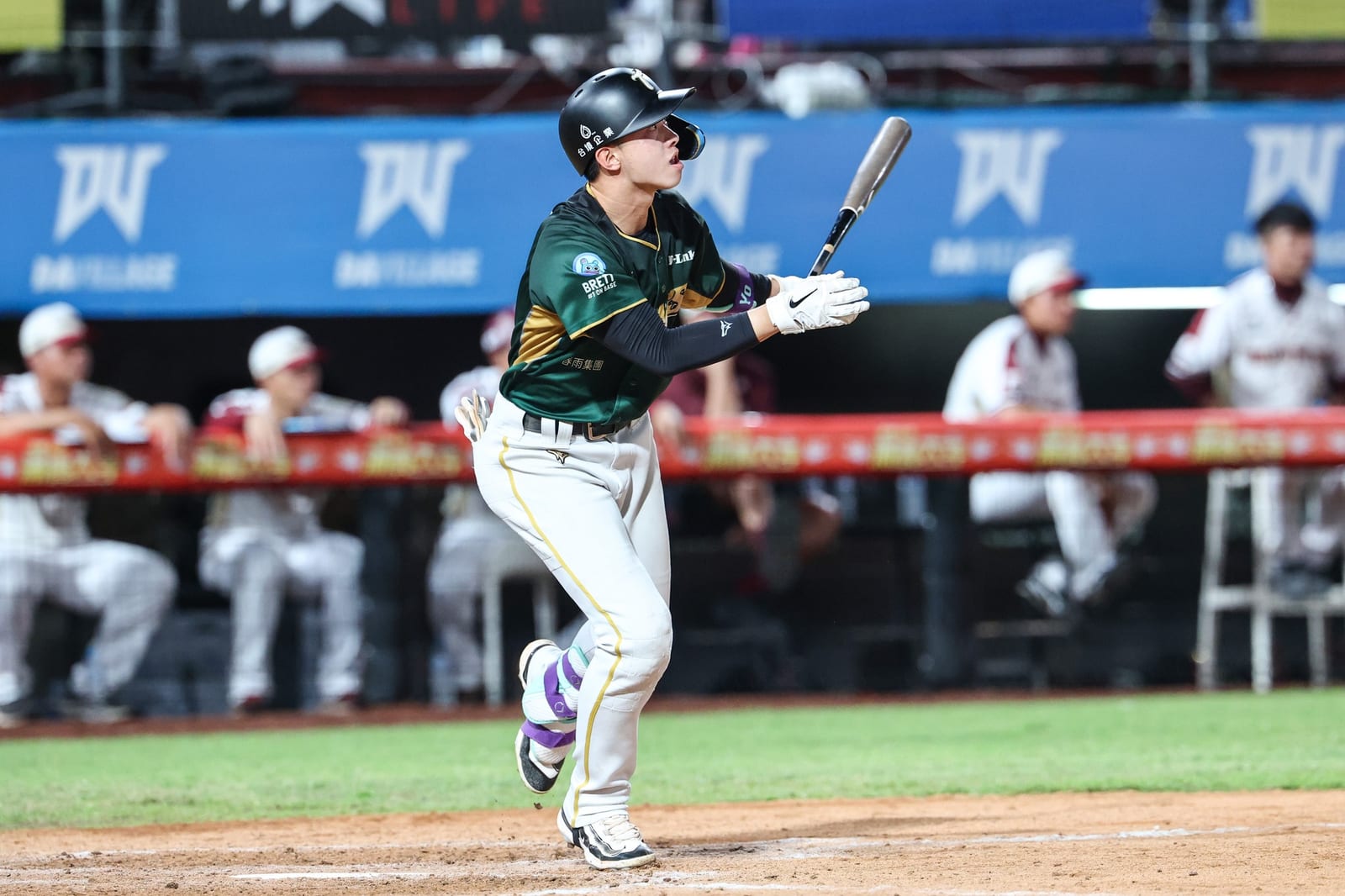 台鋼雄鷹客場鏖戰樂天桃園球場，12：11驚險逆轉勝，獲勝投伍祐城生涯首度單場MVP