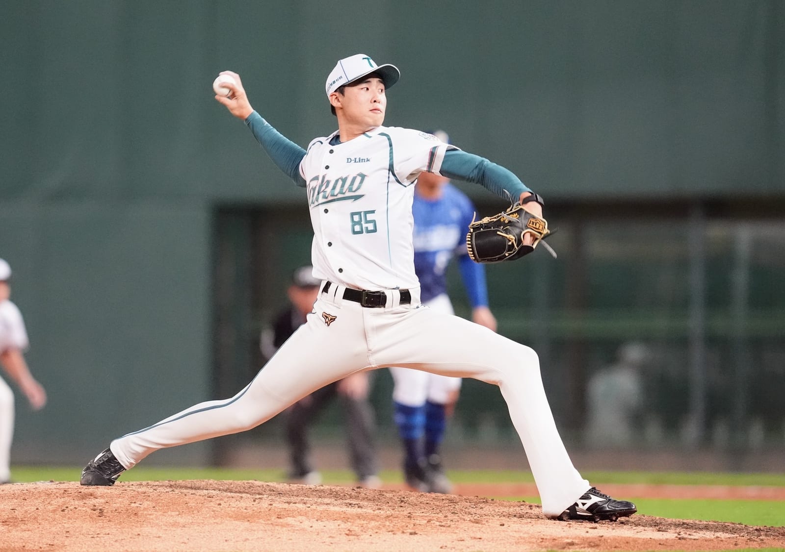 吳念庭猛打賞領軍，台鋼雄鷹主場再添勝績歡慶二連勝！