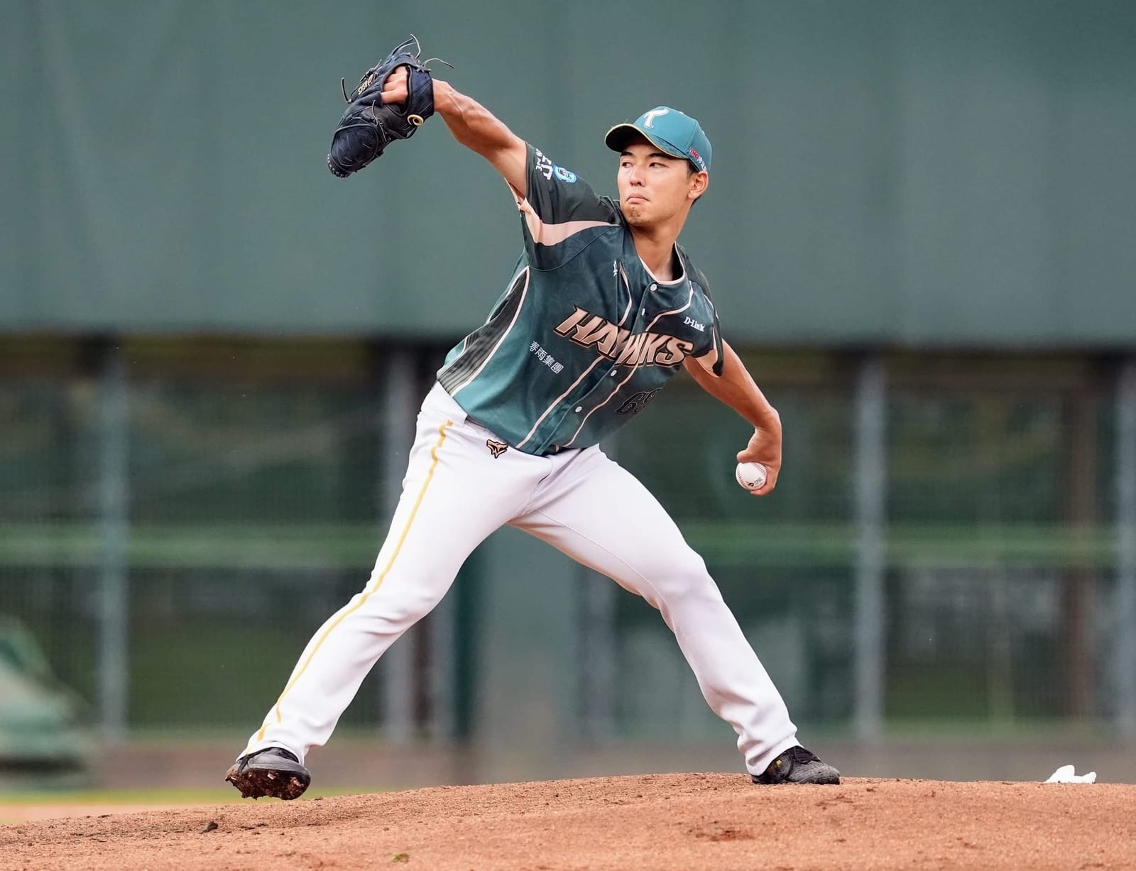 櫻井周斗初登板繳完美5局零失分，台鋼雄鷹火力全開11：1大勝統一獅，曾昱磬雙響砲奪MVP
