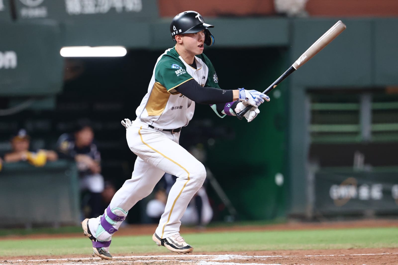 後勁好投率領雄鷹逆襲，七局下火力全開締造五分大局