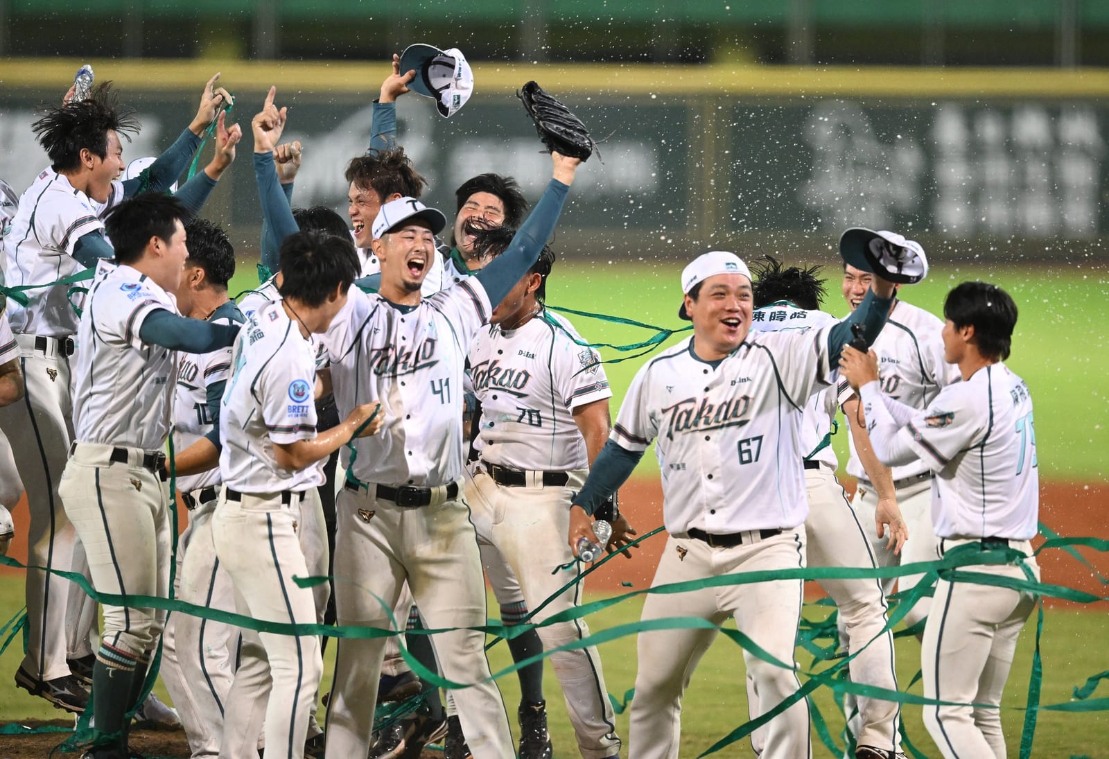 台鋼雄鷹年度平均主場觀眾超過7800人！一軍五成勝率達成，二軍勇奪總冠軍