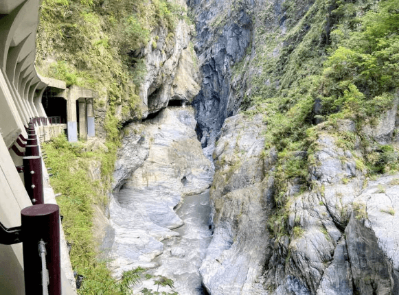 世界級峽谷美景！秋天就來這個步道健行
