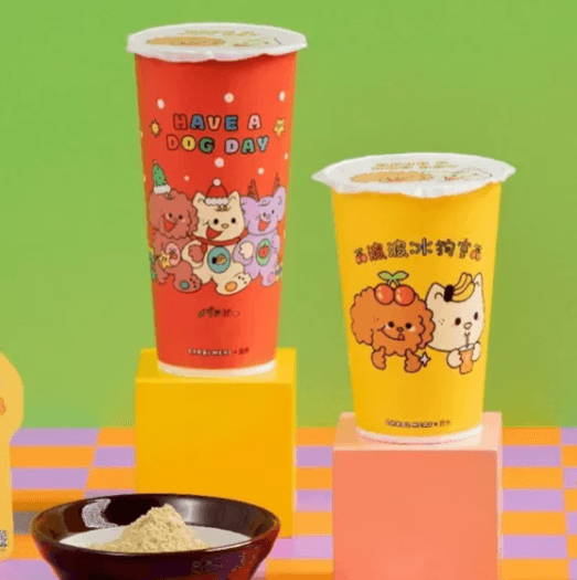 手搖界最萌爆擊！思茶攜手《波波冰狗室》推聯名新品「北埔杏香擂奶」 聯名年曆卡、療癒卡套收一波