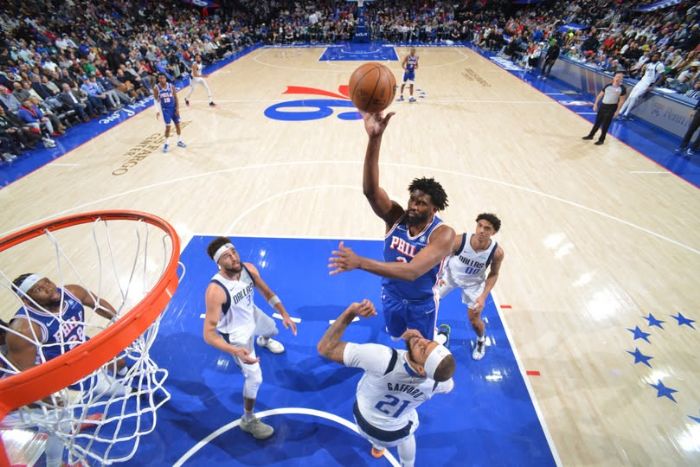 Joel Embiid 和 Tyrese Maxey 聯手帶領 76人迎來勝利，完美止住兩連敗