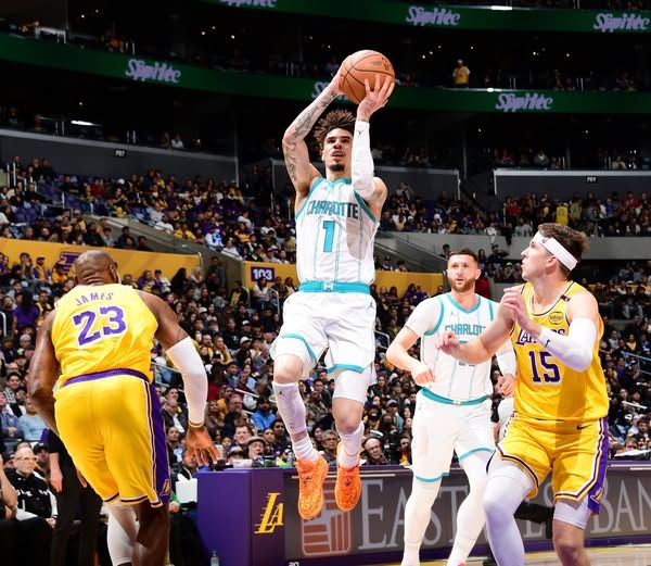 黃蜂逆轉湖人，LaMelo Ball關鍵表現助隊勝利