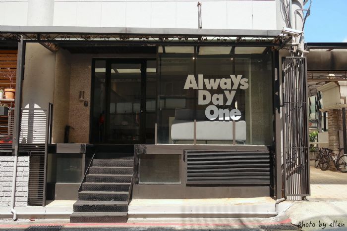 "Always Day One" 咖啡廳：短暫停留的幸福時光