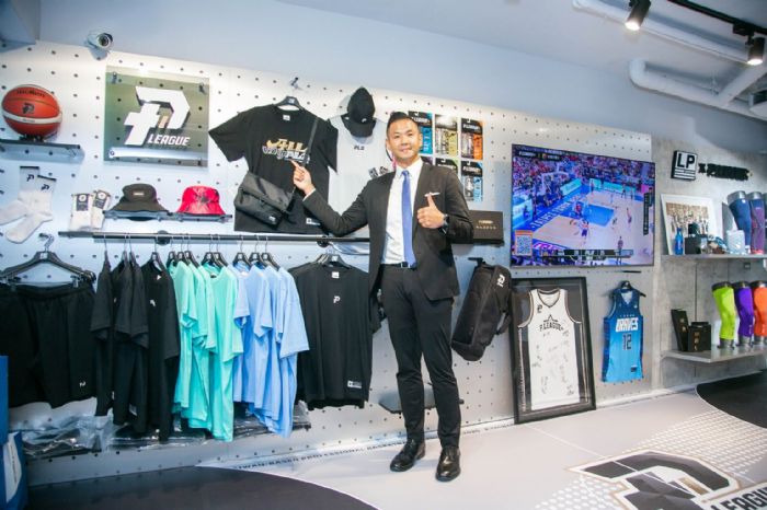 LP亞太區的首家品牌概念店LP Lab已經開幕,PLG到場支持站台。