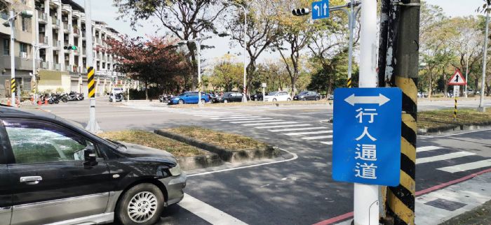 3月31日起汽車行經行人穿越道未停讓行人,加重罰鍰至3,600元