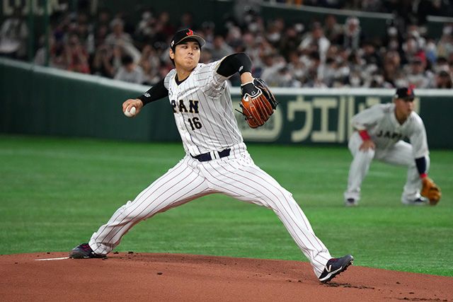 Shohei Otani 改變比賽的短打和 Kazuma Okamoto 的 5 個打點幫助他們擊敗意大利,連續第五次晉級半決賽。