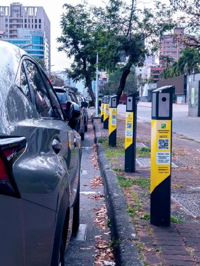 高雄市推動行動支付繳納路邊停車費，享優惠抽大獎！