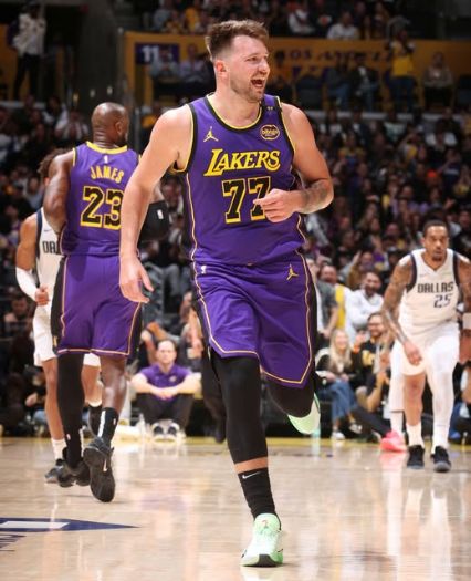 Luka Dončić迎戰前東家獨行俠，LeBron James發威助湖人取得三連勝