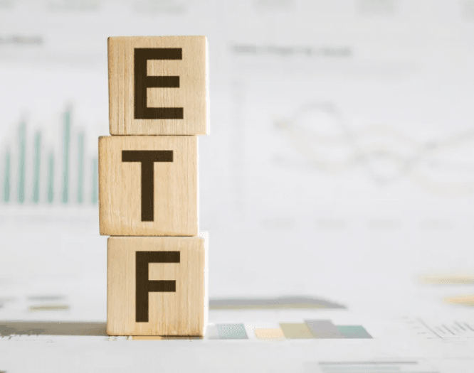 國泰永續高股息ETF（00878）：今年表現亮眼，含息報酬達39.5％，8月16日預估配息0.35元，年化配息率超6%