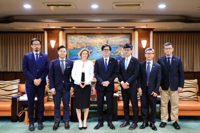英國代表包瓊郁拜會高雄市長陳其邁，共同探討雙方合作未來
