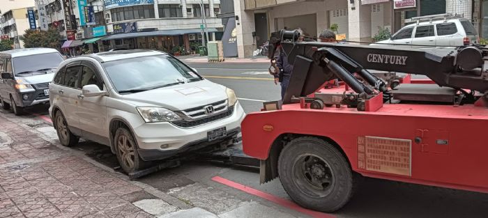 高雄市推動跨機關協作，嚴查未繳罰鍰與車輛未驗車問題，保障道路安全