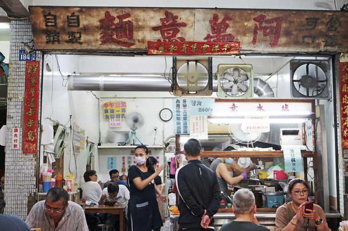高雄無人不知道老字號阿萬意麵,三民市場超夯必吃高雄美食