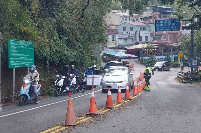 高雄市清明節交通管制及接駁專車服務，確保市民掃墓順利又便捷
