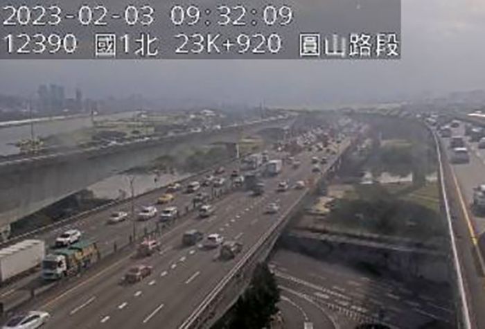 快訊/國1北上圓山段2車撞擊!占用外線道…後方回堵4公里