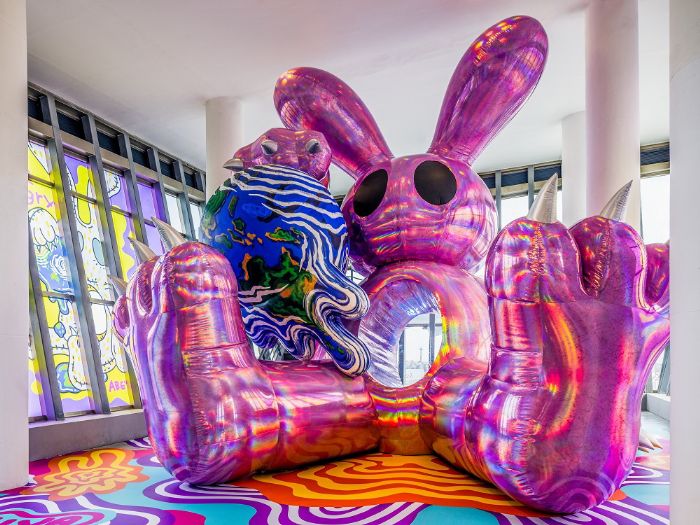 屏東看海美術館整修閉館，巨型怪獸展覽將登陸海口港