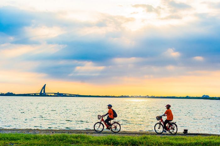 與旅遊達人共騎「Light One Bike」單車慢旅大鵬灣,盡享生態與文化新體驗