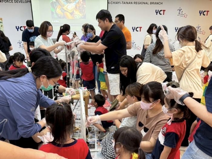 教育部推動公共化教保,擴大非營利幼兒園與職場互助服務,提升幼兒學習品質與快樂成長