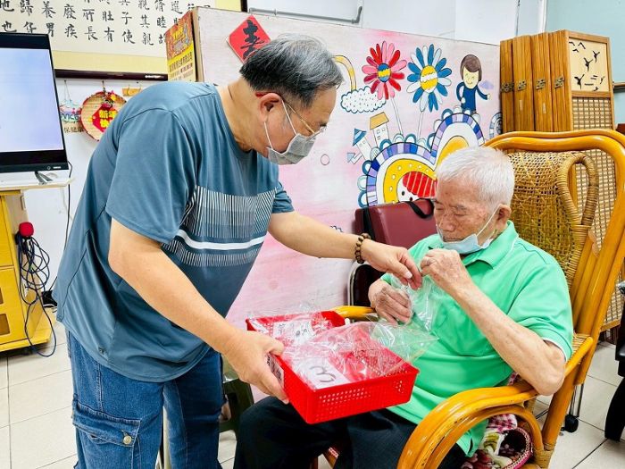 屏東縣檢驗中心帶民眾體驗「聞臭」與水質檢測,一起守護家鄉環境