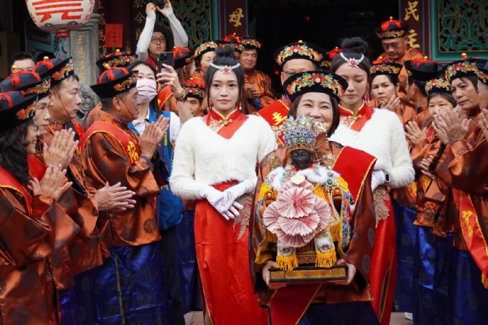 大年初二九如王爺奶奶回娘家,周春米縣長主祭恭送