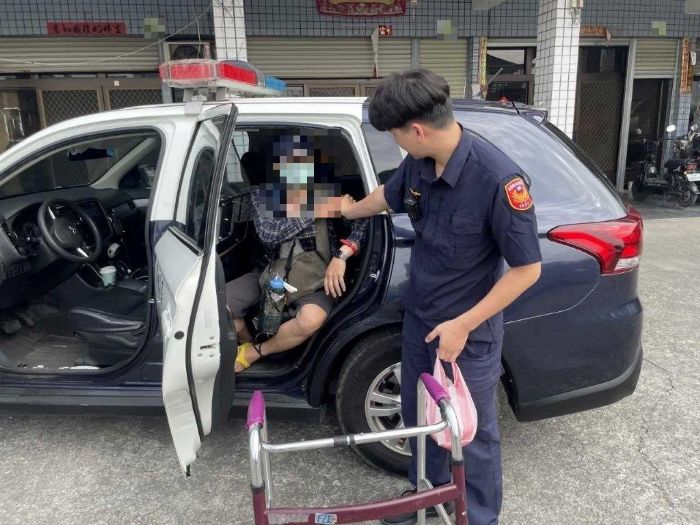 身心障礙者乘車遇障礙,暖警即時協助並安全護送返家