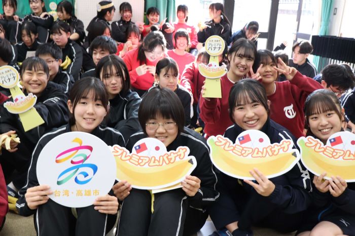 旗山香蕉直送京都橘高校 「橘色惡魔」嗨喊:謝謝高雄!高雄見!