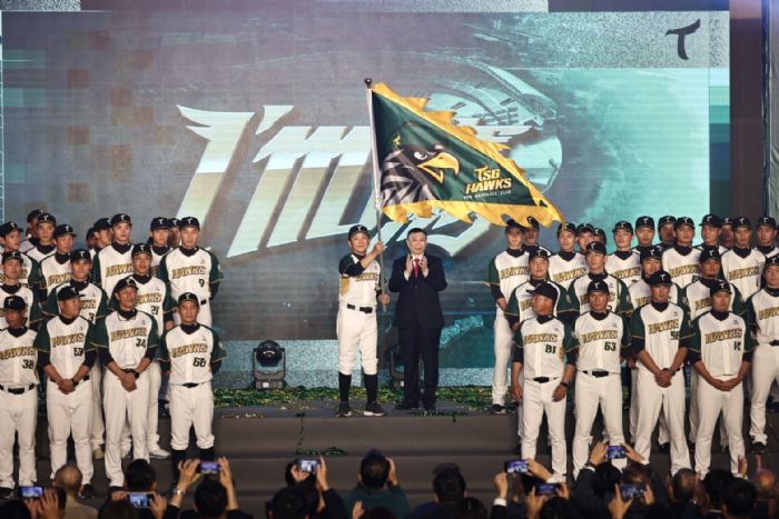 台鋼雄鷹「I’m IN! 飛向一軍」成軍記者會 陳其邁:做最堅強的啦啦隊 力挺球隊旗開得勝