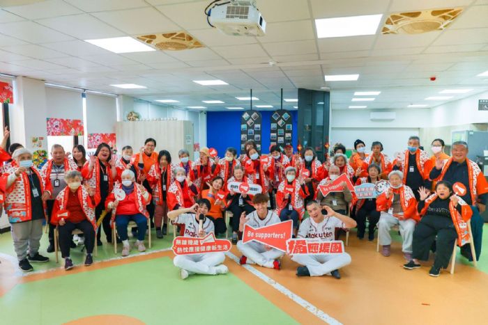 冬季易引發老年憂鬱,三得利健益「 Be supporters! 」計畫,高齡照護 「 心 」 對策 攜樂天桃猿、味全龍明星球員於感恩節送暖應援能量,迎接計畫三年里程碑